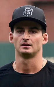 Turner Hill goes 3 for 4; Reds score 7 in 9th to beat Giants 10-9